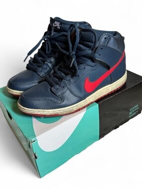 Nike SB dunk high squadron navy Blue High-Top Sneakers with Red Swoosh size 11
